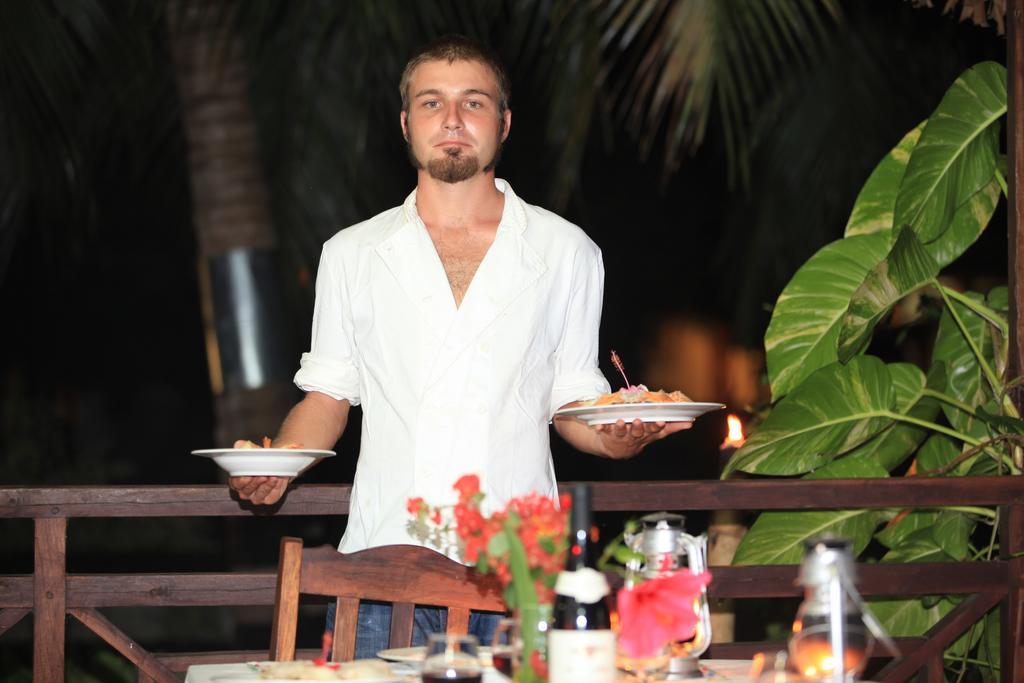 Ylang Hotel Ambondrona  Екстер'єр фото