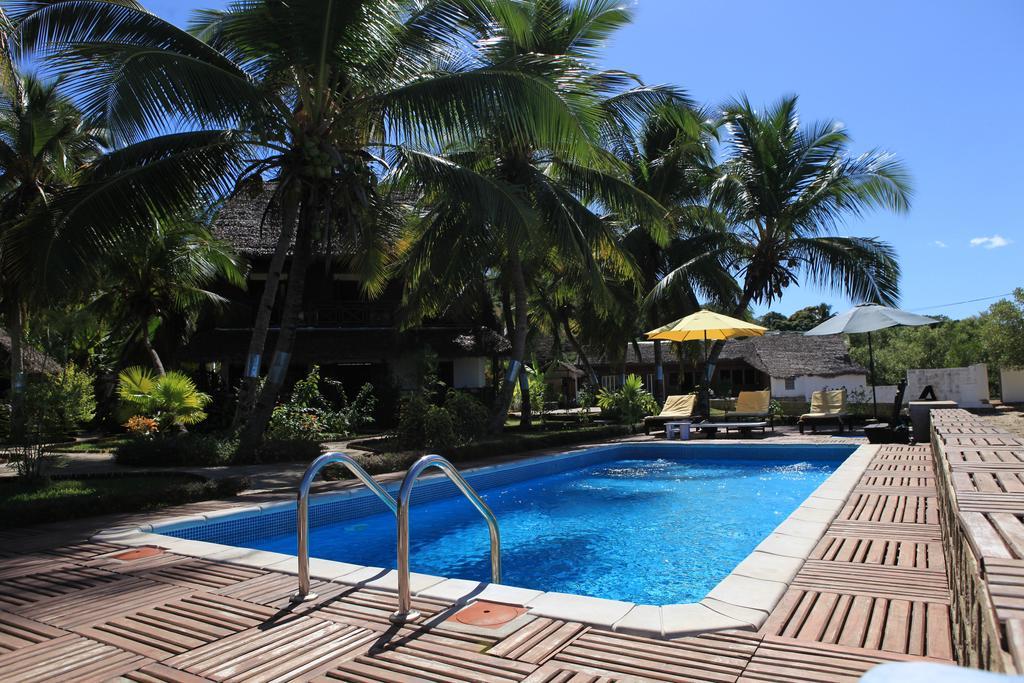 Ylang Hotel Ambondrona  Екстер'єр фото