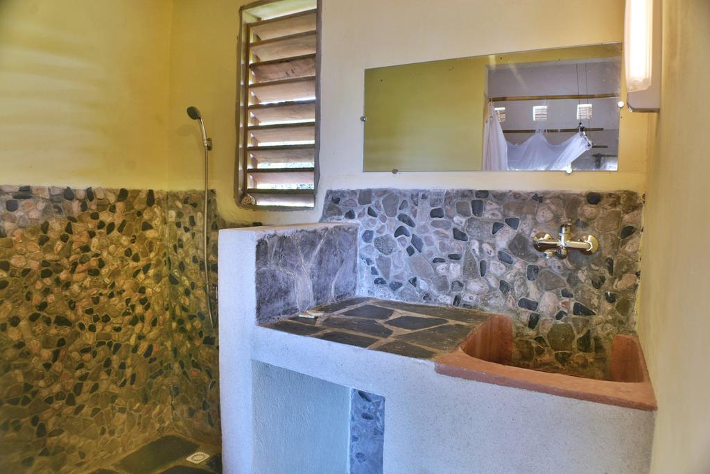 Ylang Hotel Ambondrona  Екстер'єр фото