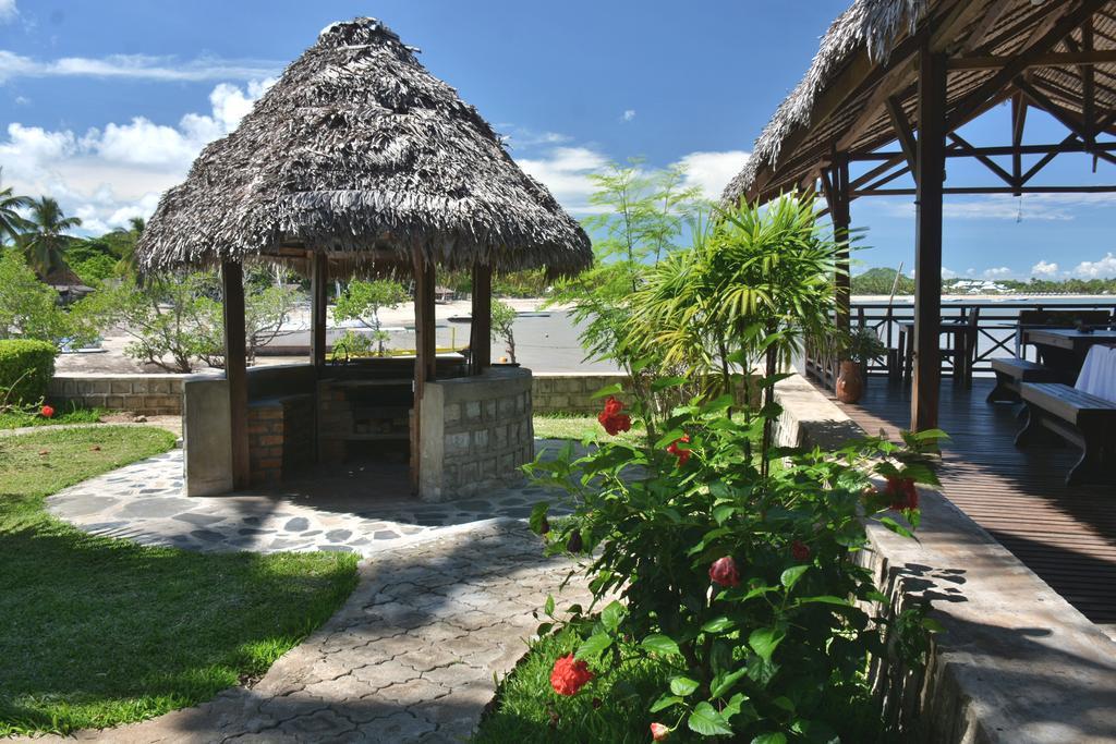 Ylang Hotel Ambondrona  Екстер'єр фото